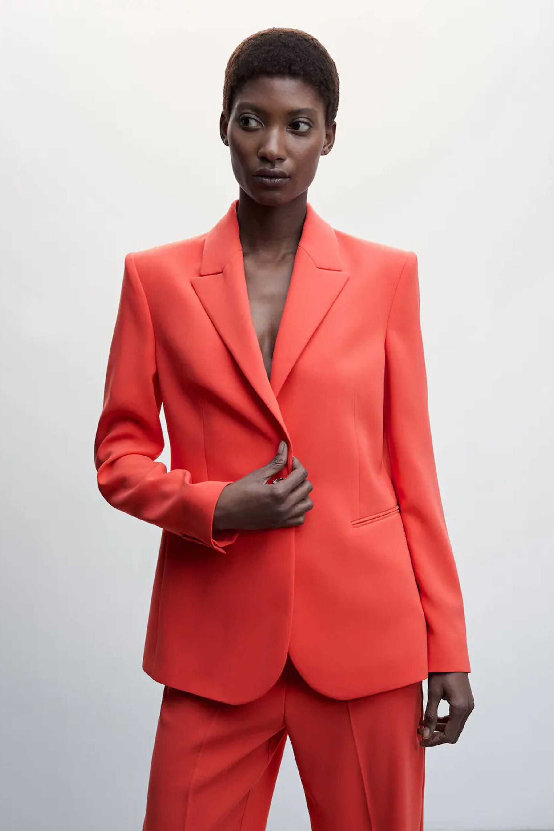 Mango 2025 blazer rouge